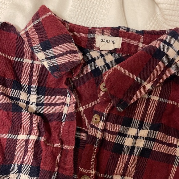 Sleeveless maroon plaid shirt - Picture 2 of 3